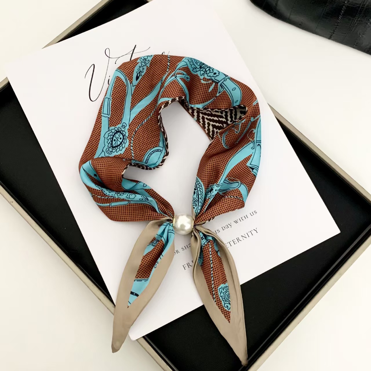 Ascot Neck Scarf - Syal Magnetik Mutiara Elegan Gaya Korea